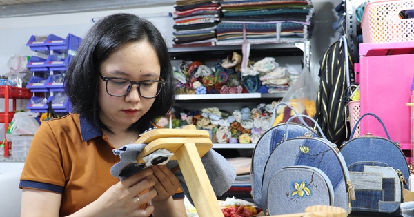 Khởi nghiệp túi xách thời trang từ đồ jean cũ