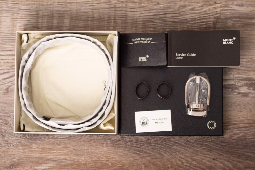 Thắt lưng Montblanc màu kim loại