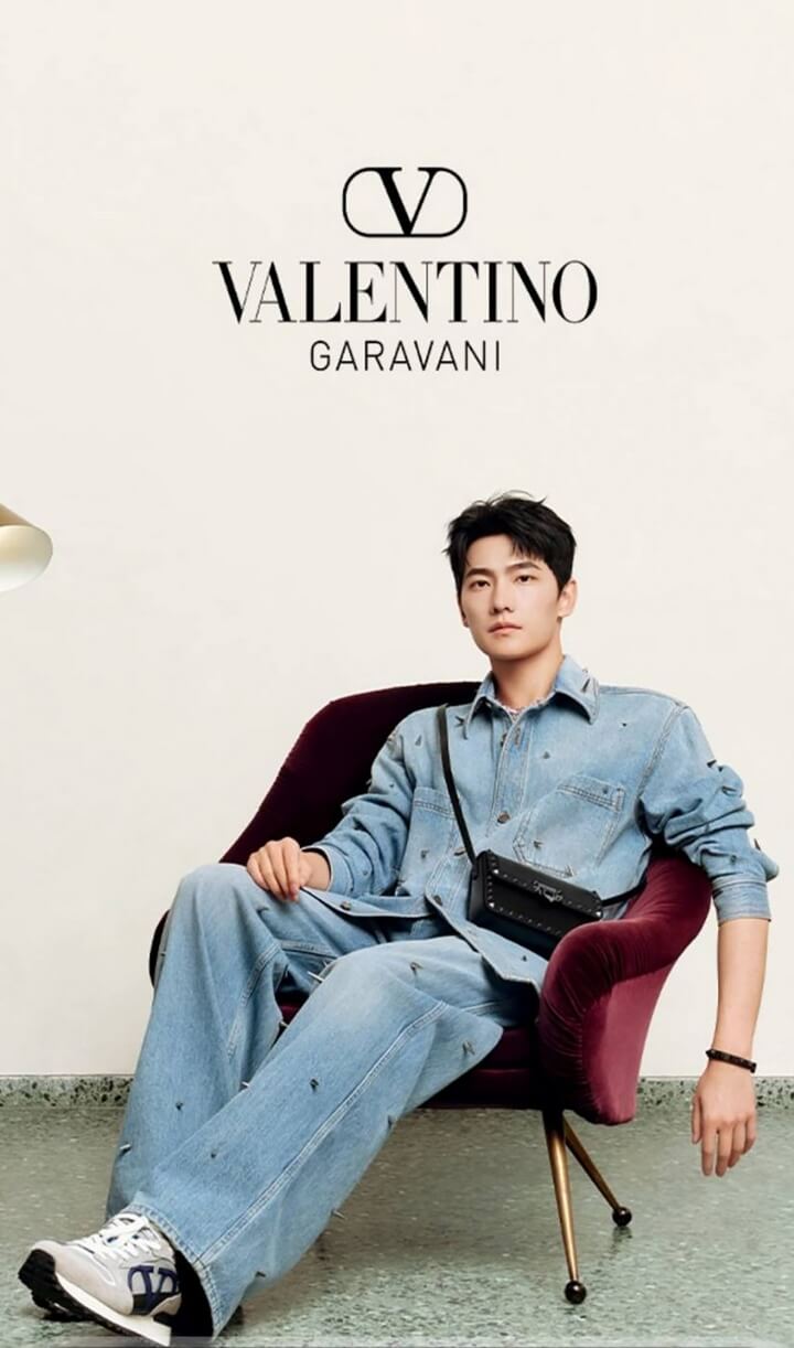 Trang phục Valentino Jeans trẻ trung mà vẫn sang trọng